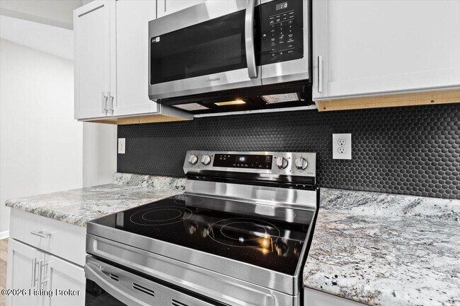 Building Photo - 1018 S 47th St