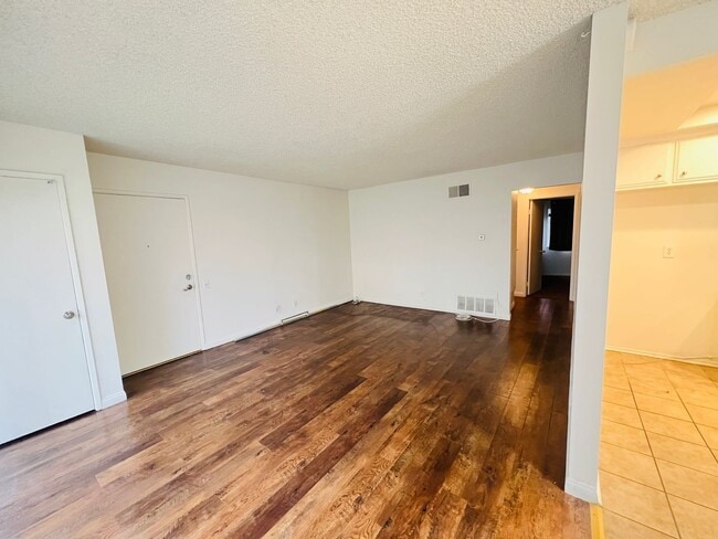 Building Photo - Whittier 2 bedrooms 2 bathrooms