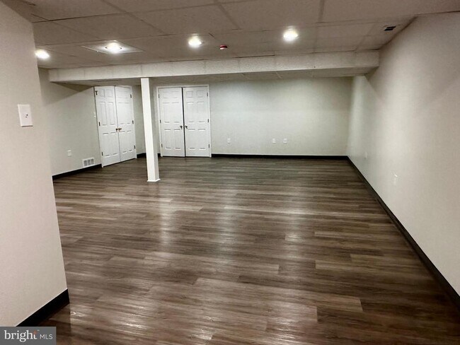 Building Photo - 18 Dundee Mews