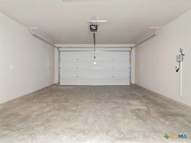 Building Photo - 602 Dred Roger Circle