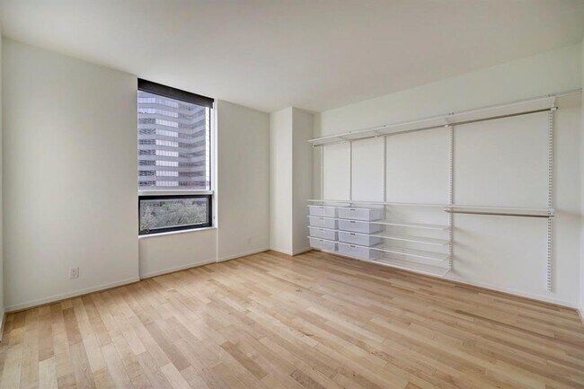 Building Photo - 5110 San Felipe St