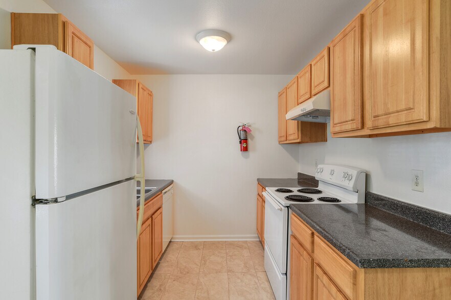 Kitchen - 1050 Cousin St