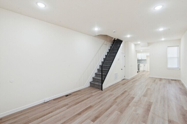 Building Photo - 1828 E Pacific St