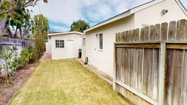 Building Photo - 19th St