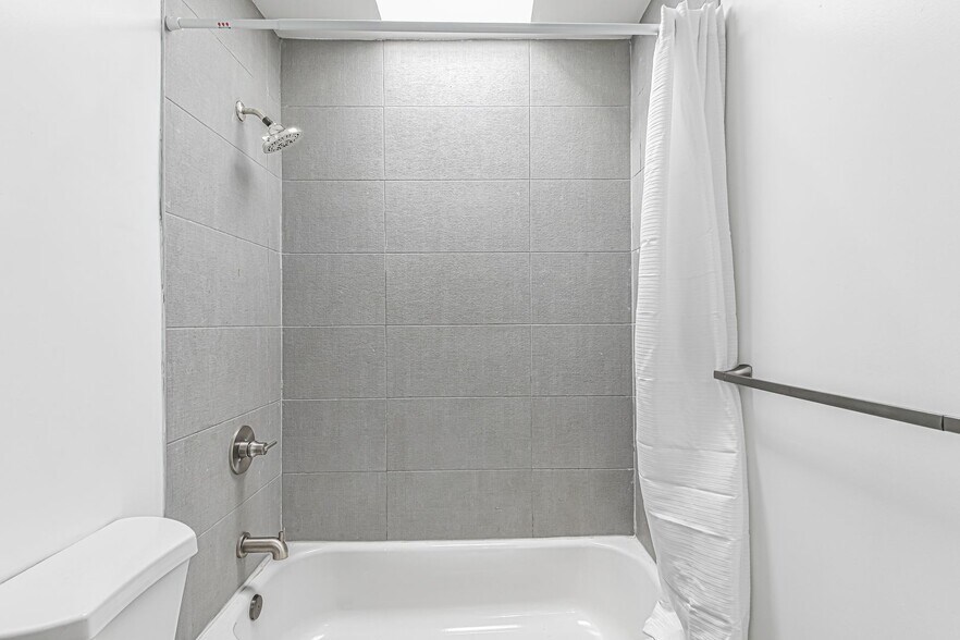 Building Photo - 5005 August St