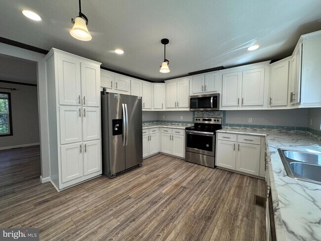 Building Photo - 57 Woodside Dr