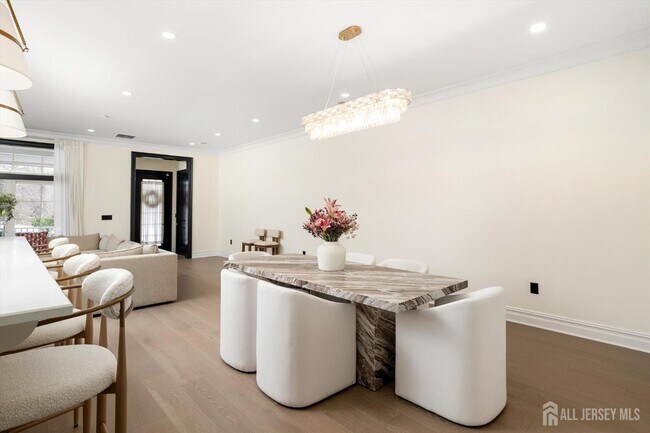 Building Photo - 11 Hamilton Dr