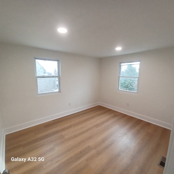 Building Photo - 315 Cameron Rd