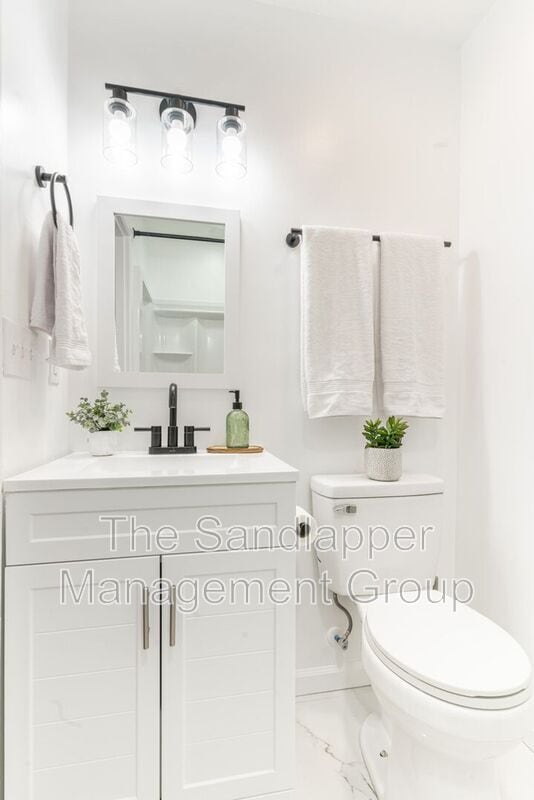 Building Photo - 4640 Glenn St