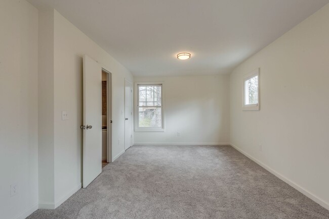Building Photo - 3 Bed, 2 Bath Home in Prime Sylvan Park Lo...