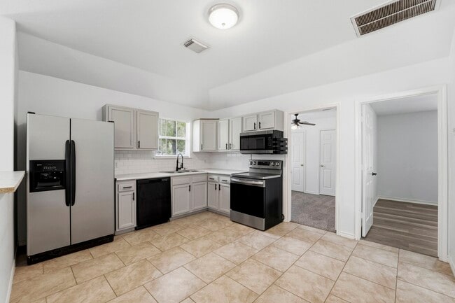 Building Photo - 12322 Royal Lake Dr