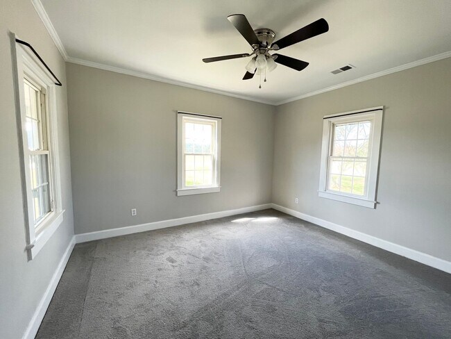 Building Photo - 784 S Sandy Hook Rd