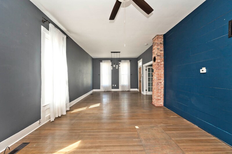 Building Photo - 427 Riley Ave