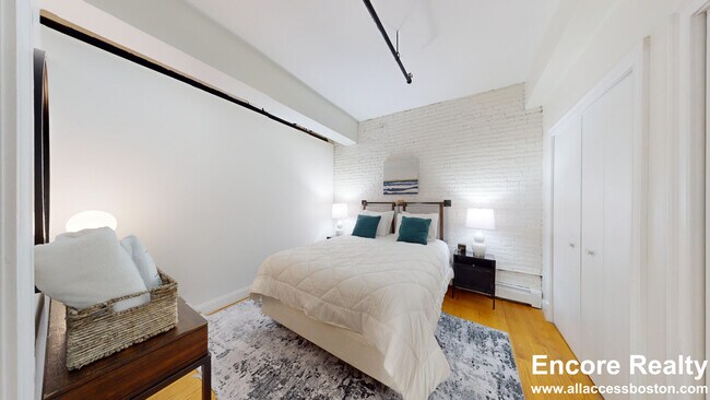 Building Photo - 19 Stanhope St