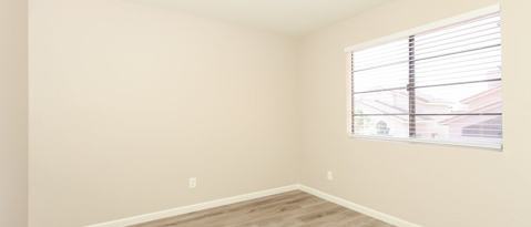 Building Photo - 4546 E Villa Theresa Dr