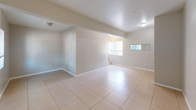 Building Photo - 5311 Saxon St