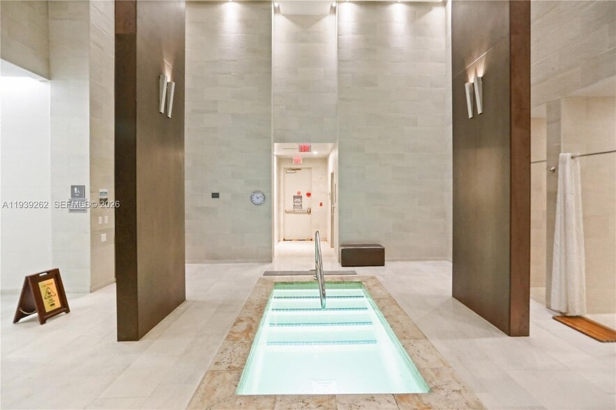 Building Photo - 1850 S Ocean Dr