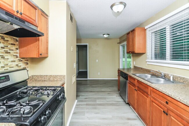 Building Photo - 5438 Farmview Close