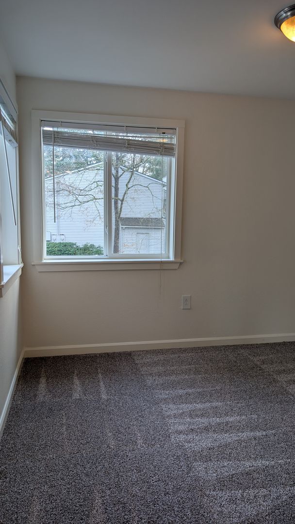 Building Photo - 3 Bedroom Townhome in Shoreline