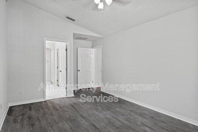 Building Photo - 5260 Collins Rd
