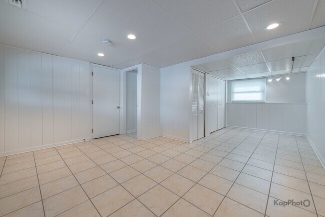 Building Photo - 8170 Northway Dr