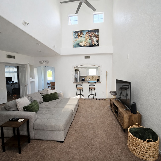 Building Photo - Golf Course Rental Property!