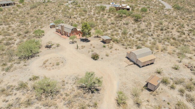 Building Photo - BARN STYLE HOME ON HUGE LOT!!!!1 Bedroom LOFT 1.5 Bathroom