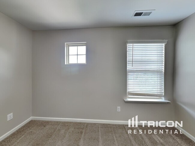 Building Photo - 375 Pleasant View Ln SE