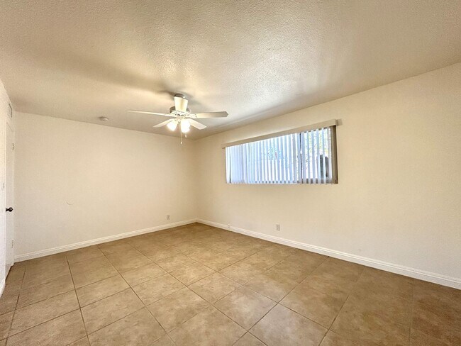 Building Photo - AVAILABLE NOW!! 2 Bedroom 1 Bathroom Apart...