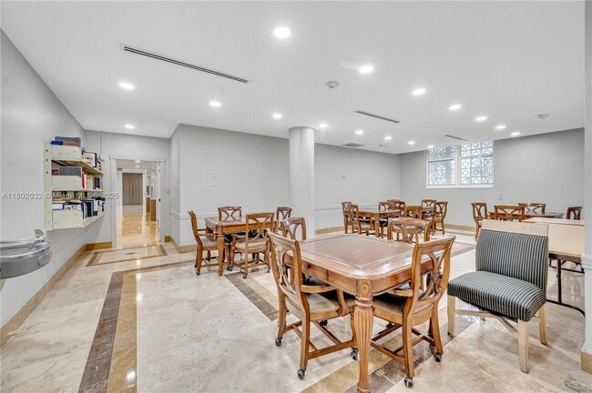 Building Photo - 4747 Collins Ave