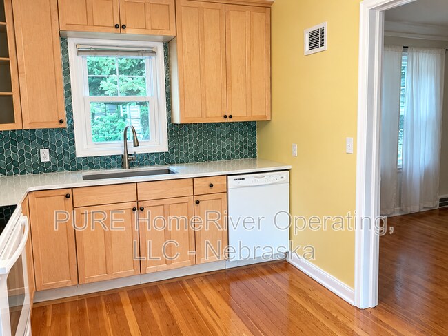 Building Photo - 1302 S 51st Ave