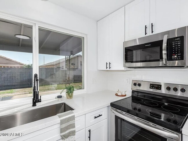 Building Photo - 2529 E Commonwealth Cir