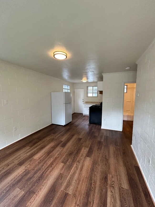 Building Photo - 815-15 1/2 15th Half St