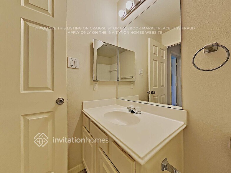 Building Photo - 3314 E Cedar Hollow Dr