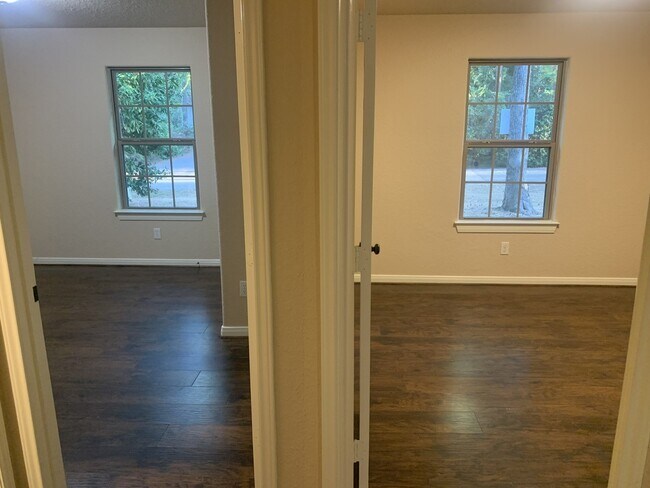 Building Photo - 10855 Royal Pines Dr