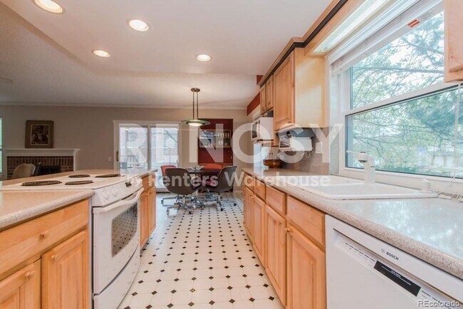 Building Photo - 5 Bed 3 Bath | Centennial CO | Available Auguest 2026