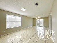 Building Photo - Charming 3br 2 bath Located 4 miles from NAS Back Gate