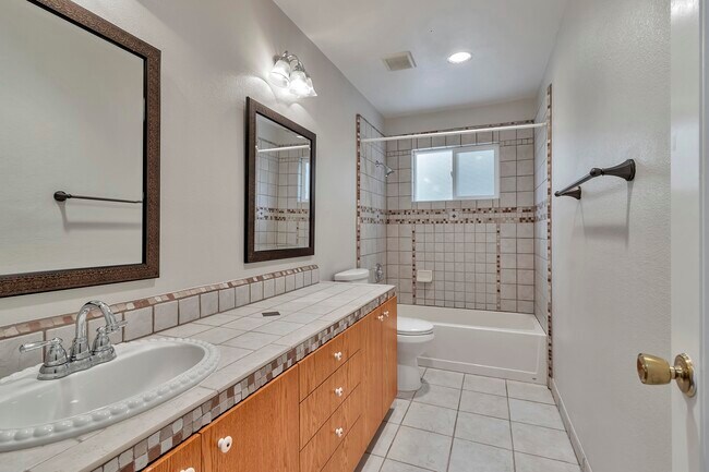 Building Photo - 520 Dawkins Dr