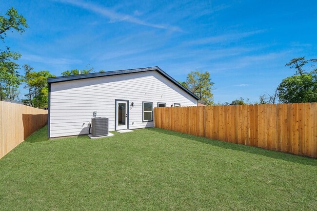 Building Photo - 8106 Locksley Rd