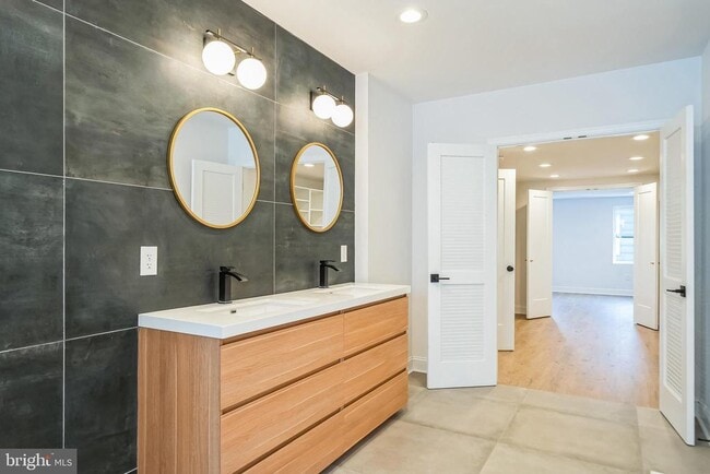 Building Photo - 840 Leland St