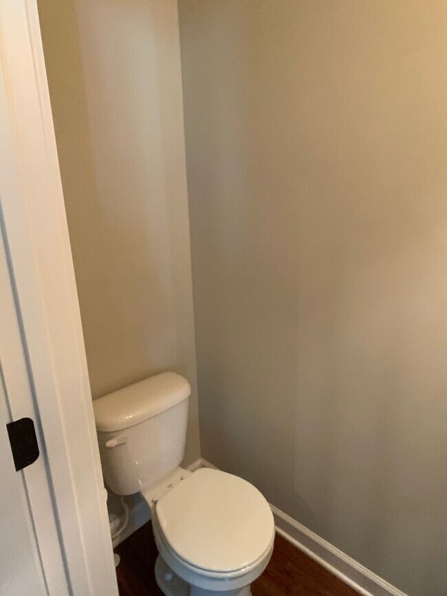 Building Photo - 2bd 2.5ba Townhome in Germantown/Neuhoff District