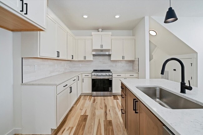 Building Photo - 405 N 18th St