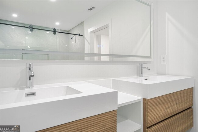 Building Photo - 2353 Clarissa Dr NW