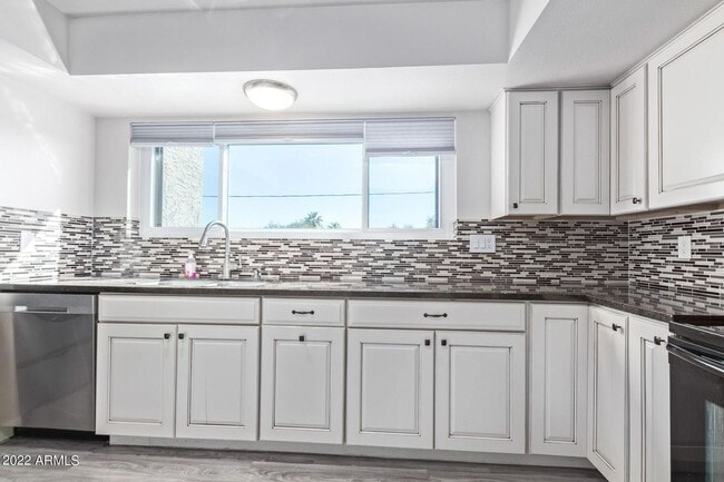 Building Photo - Charming 2 Bed 2 Bath Townhome near Downto...