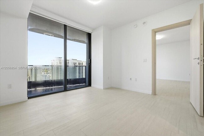 Building Photo - 1000 Brickell Plaza
