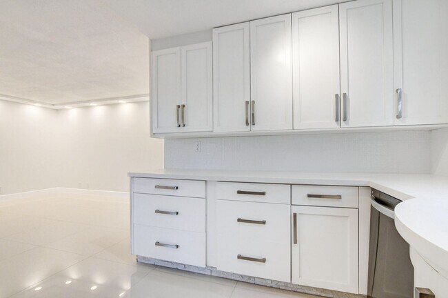 Building Photo - 15109 Ashland Dr