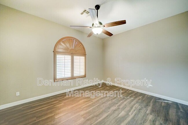 Building Photo - 1357 N Drexel