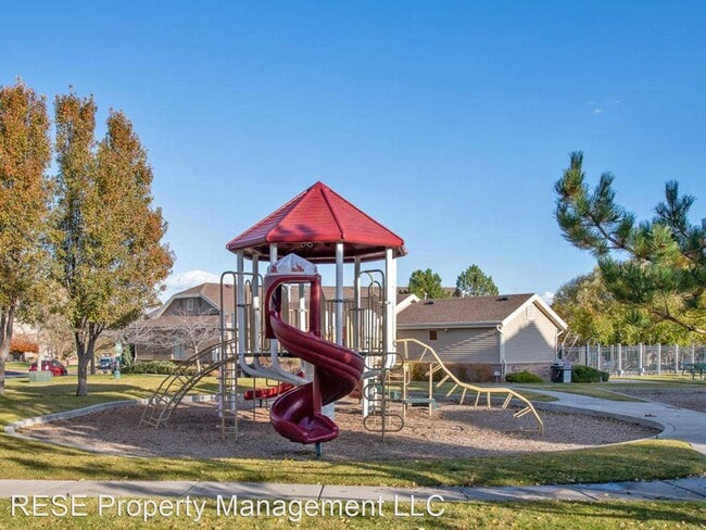 Building Photo - 3 br, 2 bath House - 3397 E Ridge Rd #8