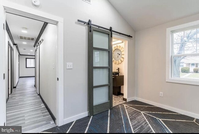 Building Photo - 259 Pinecrest Dr