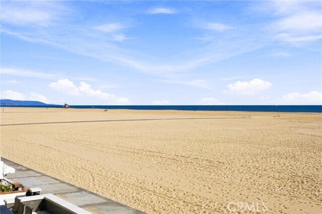 Building Photo - 1228 W Oceanfront